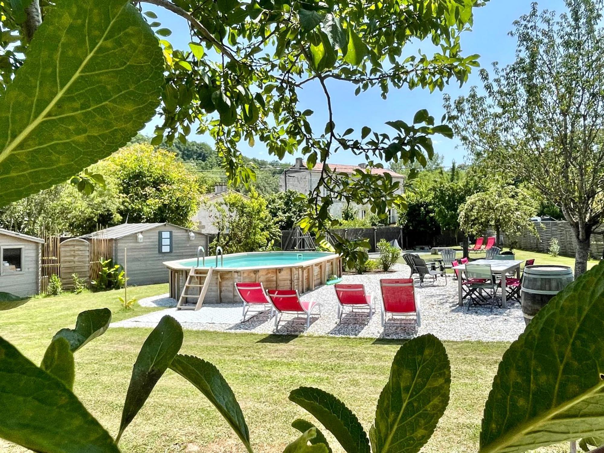 Les Regniers - 2 Gites Voisins Pour Familles Et Groupes Eynesse Exterior foto